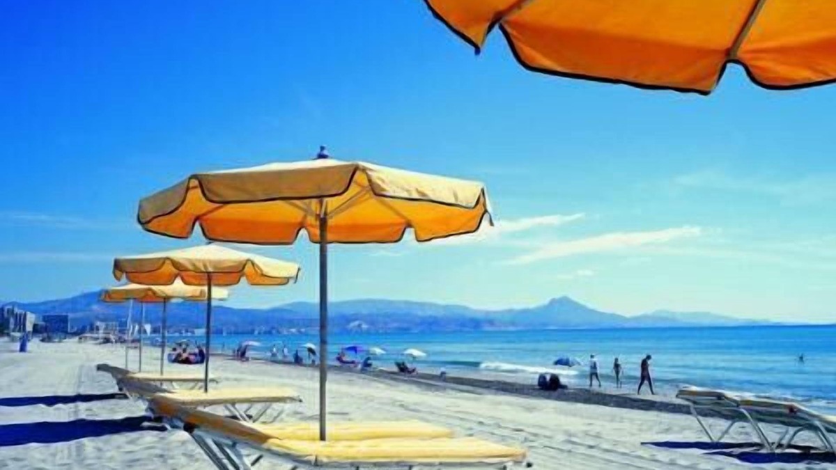 Playa de San Juan Apartment | Great views and urbanization with many green areas