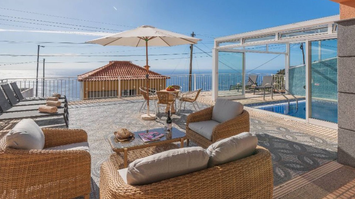 Arco da Calheta Villa | Great villa, covered pool & seaview|HastaLaVista