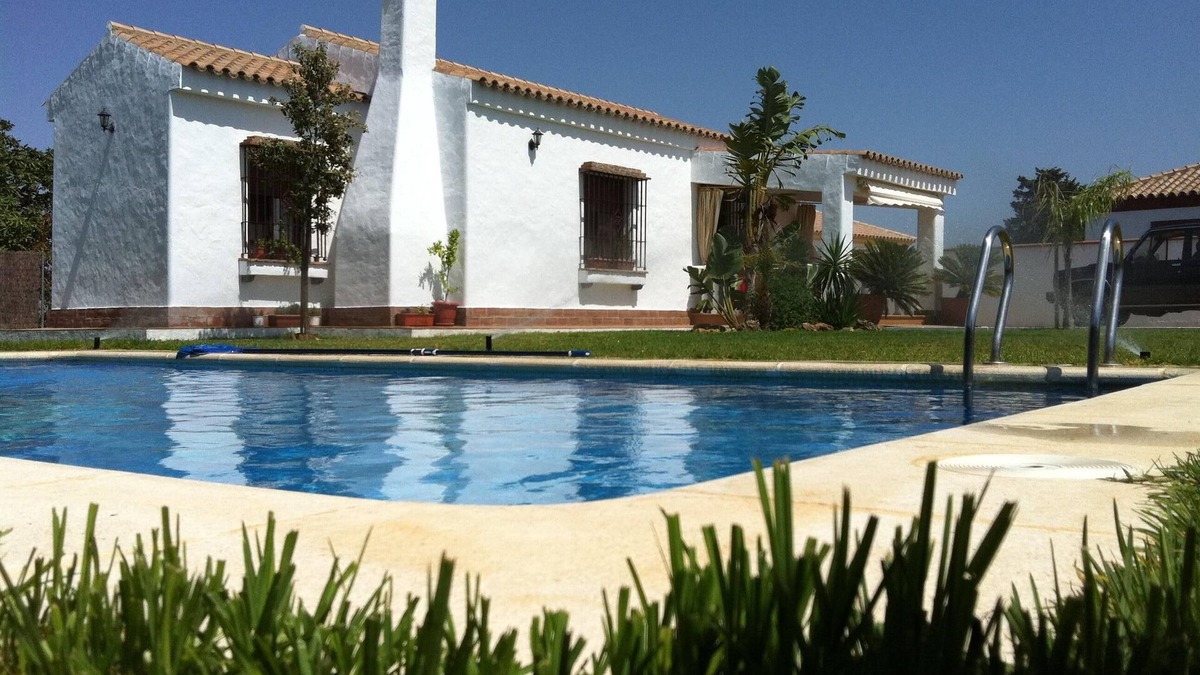 Conil de la Frontera Villa | Great villa with pool, next to the town and beaches, ideal for families.
