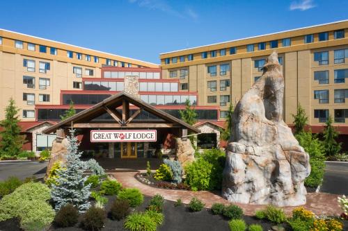 Leominster Hotel | Great Wolf Lodge New England