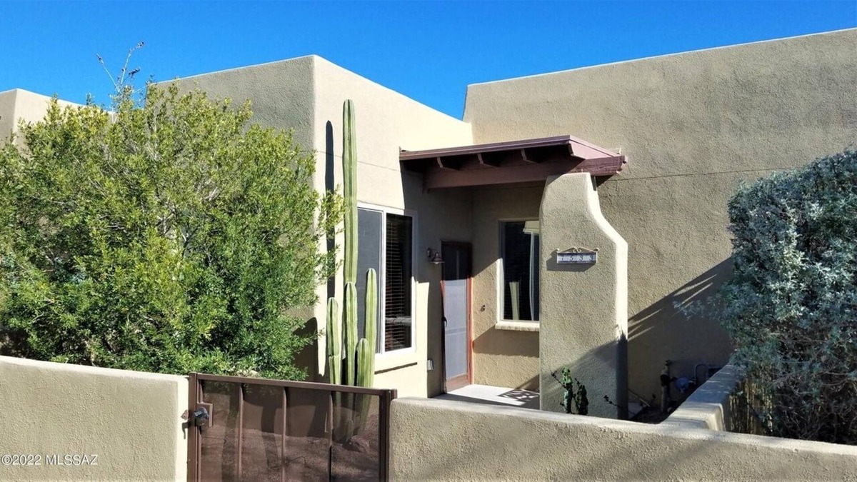 The Academy Village House | GreatTuscon getaway, graced by the Rincon Mountains and Giant Saguaro