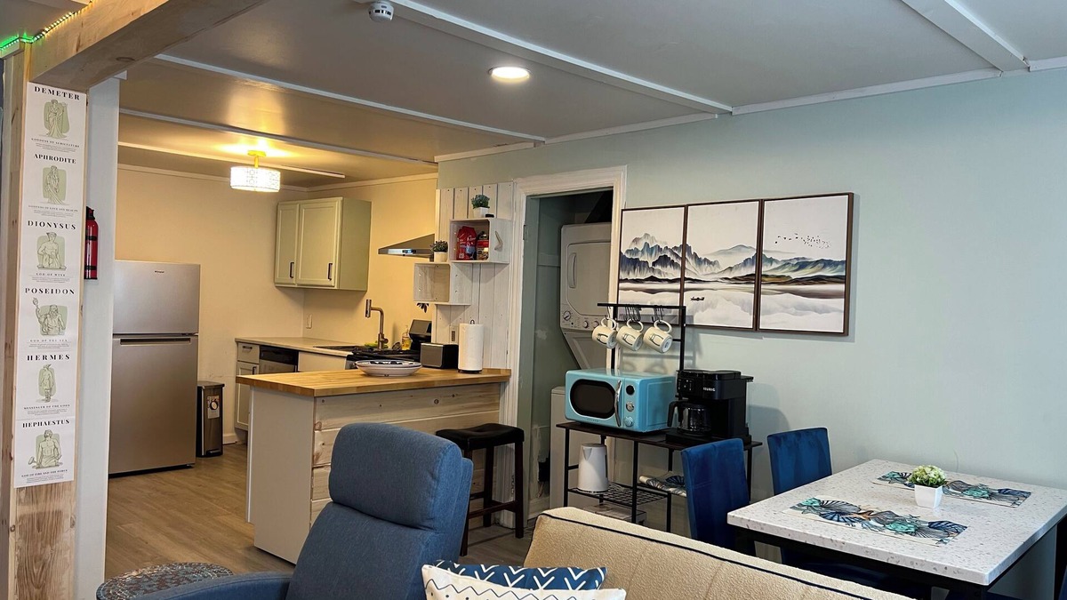 Stockade Historic District Apartment | Grecian Downtown Apartment