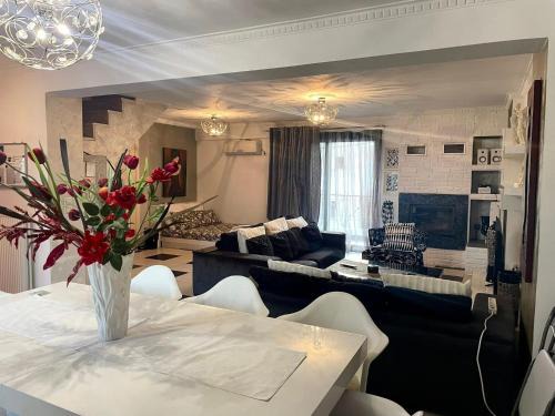 Agioi Anargyroi-Kamatero Apartment | Greek hospitality