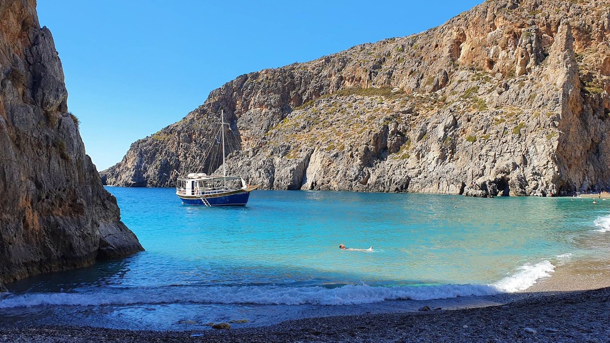 Tsoutsouros House | Greek Villa South Crete 20 meters from the beach