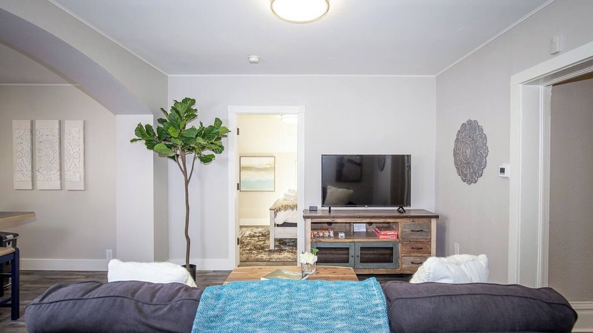 Greeley House | Greeley Station | UNC Retreat w/Fire Pit & Bikes