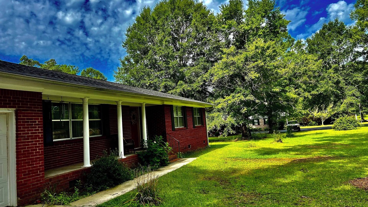 Good Hope Other | Green Acre Home is at it’s best now that green is everywhere! Welcome!