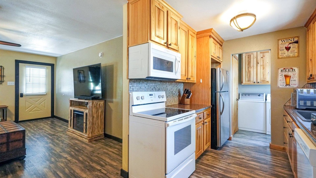 Mineral Wells Villa | Green Acres- Charming Farmhouse plus 4acres