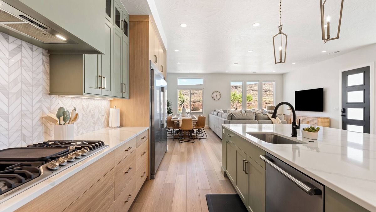 St. George House | Green Acres: Desert Color Lagoon + Beaches