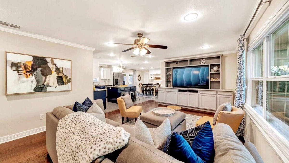Tyler House | Green Acres District, Sleeps 8, King/Queen
