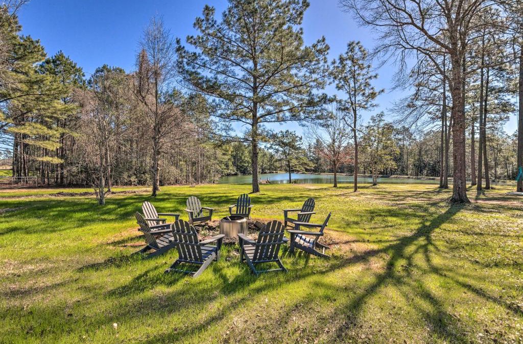 Molino House | Green Acres Home with Fire Pit and Fishing Pond