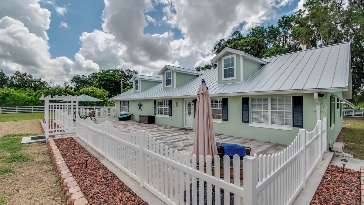 Citra Other | Green Acres House sleeps 6.