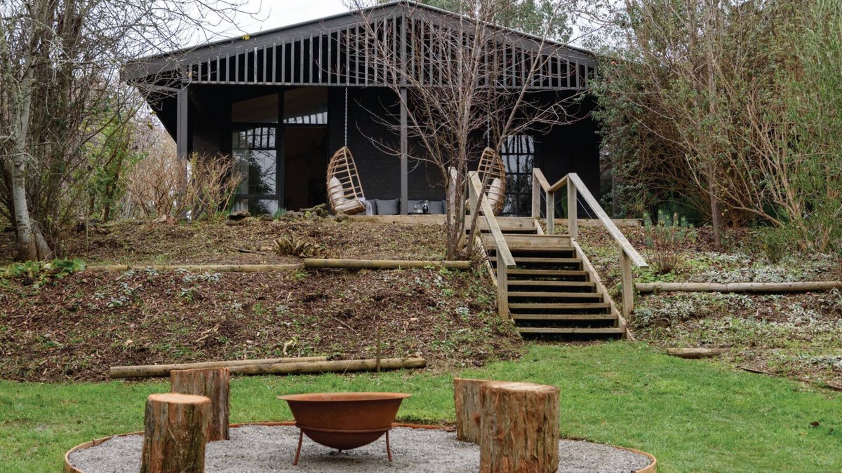 Daylesford House | Green Acres Summary: