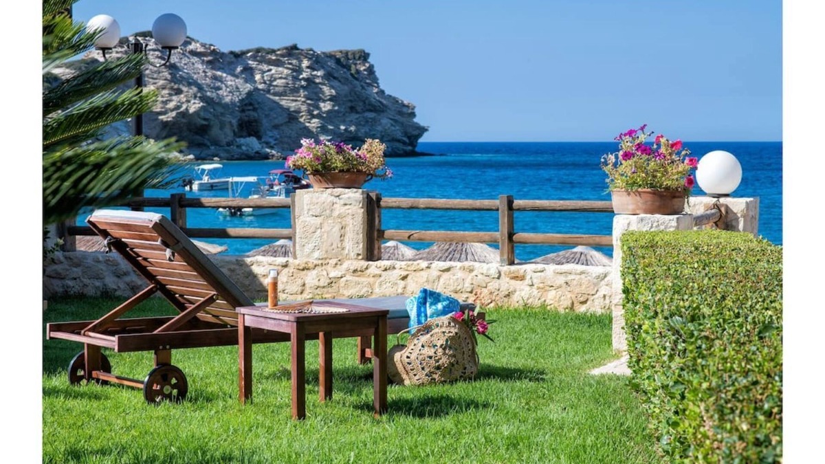 Lygaria Apartment | Green Apartment in Lygaria Beach - sleeps 5
