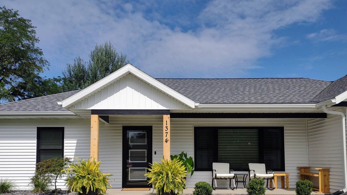 Green Bay House | Green Bay's premier home rental. Just minutes from Lambeau! TRUE 5 STAR STAY.