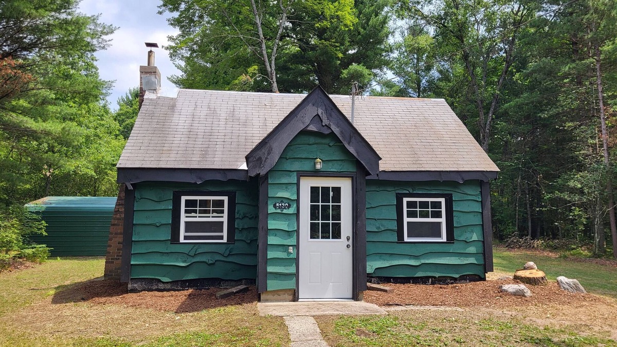 Irons Cabin | Green Cabin in the Woods