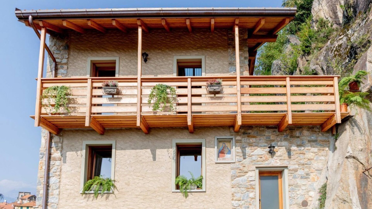 Dervio Ski Chalet | Green Chalet - Garden with pool few steps from lake and best trekking