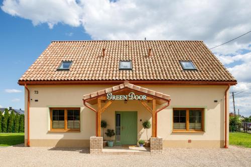Brzezinka Apartment | Green Door