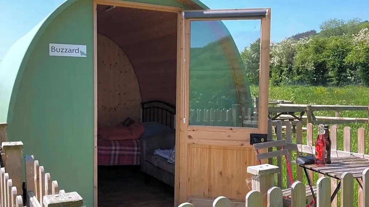 Kingswood Cabin | Green Dragon and Kitchen Pod - Sleeps 2 & Parking