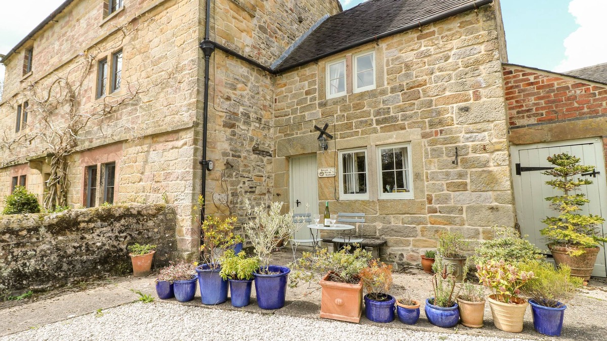 Carsington Cottage | GREEN FARM COTTAGE, romantic, character holiday cottage in Hognaston