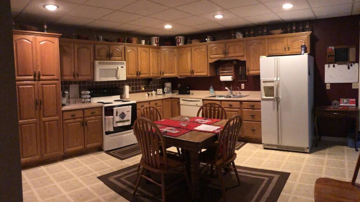 Odon Apartment | Green Gables 2 Bedroom Basement aprtmt, sleeps 8, ktchn, lvng rm, private ent.