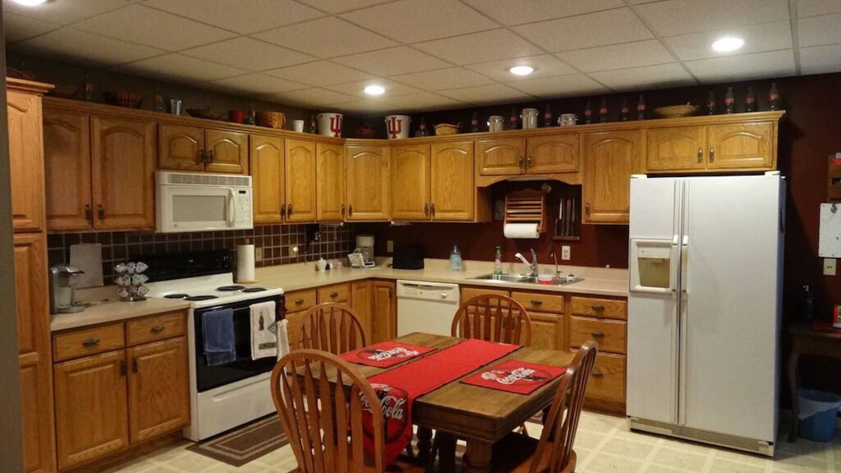 Odon House | Green Gables B&B sleeps 24, 6 bdrms 8 beds 5 1/2 baths 2-Full ktch din lvng rms