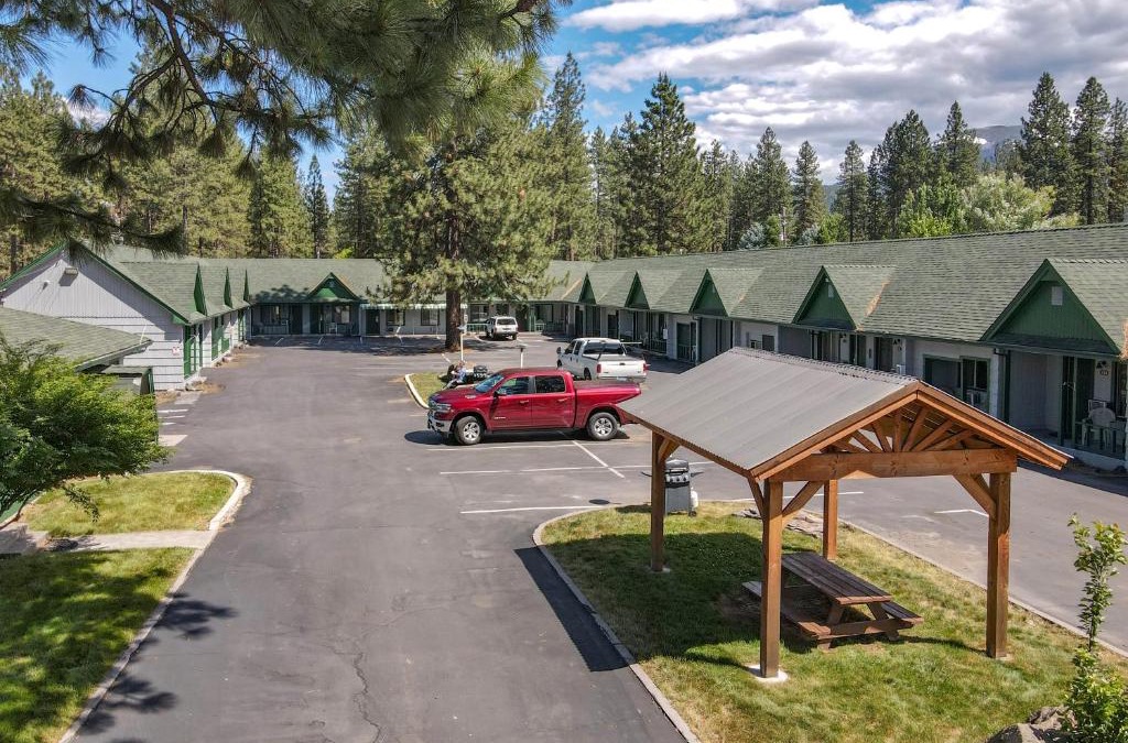 Burney Hotel | Green Gables Motel & Suites