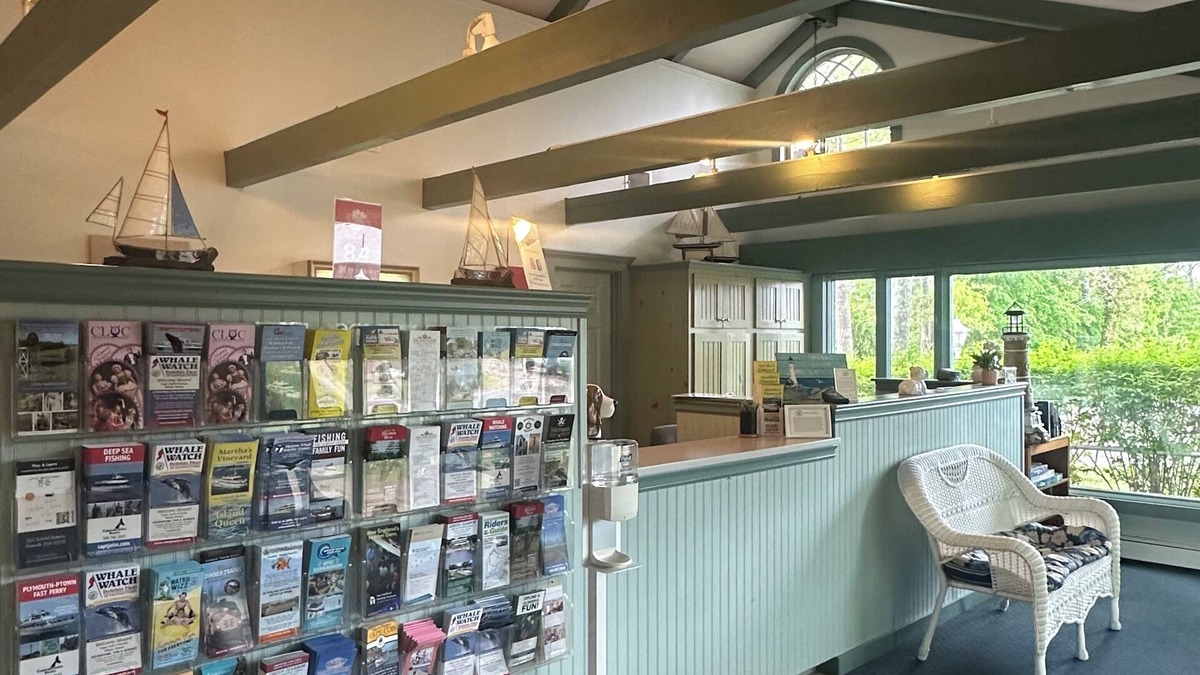East Falmouth Hotel | Green Harbor Waterfront Lodging