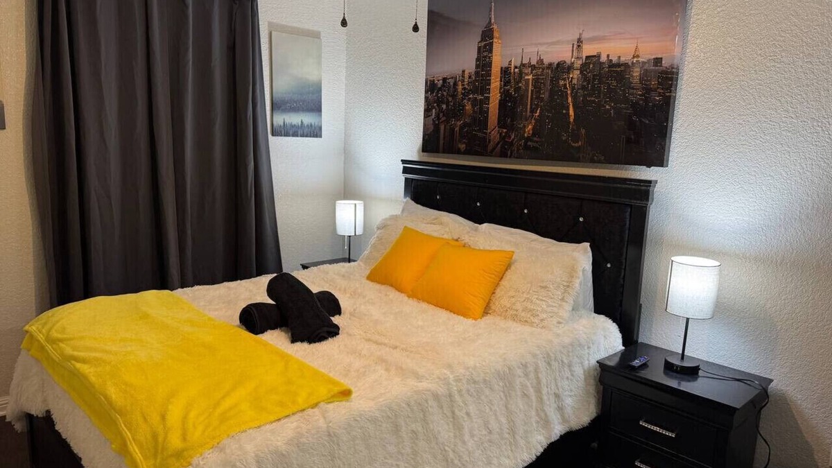 Greater Heights Apartment | Green Haven 1Bed by Downtown/Free Covered Parking