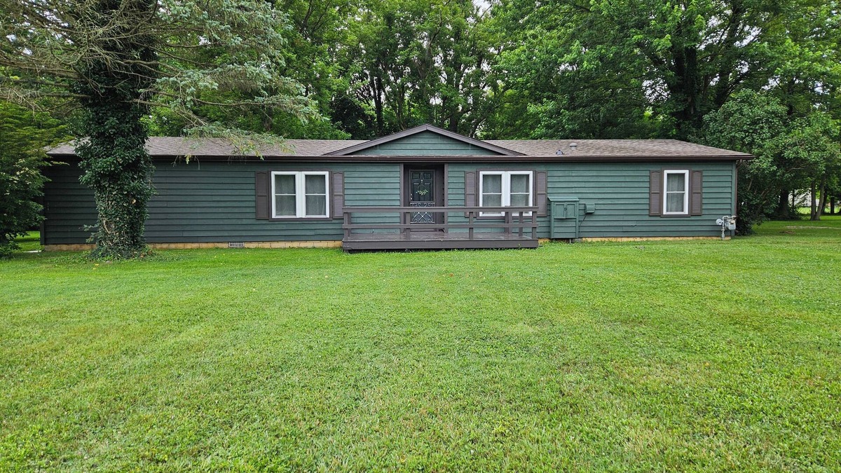 Geneva House | Green Haven - a newly renovated quiet retreat near Wineries, Lake Erie, & Spire