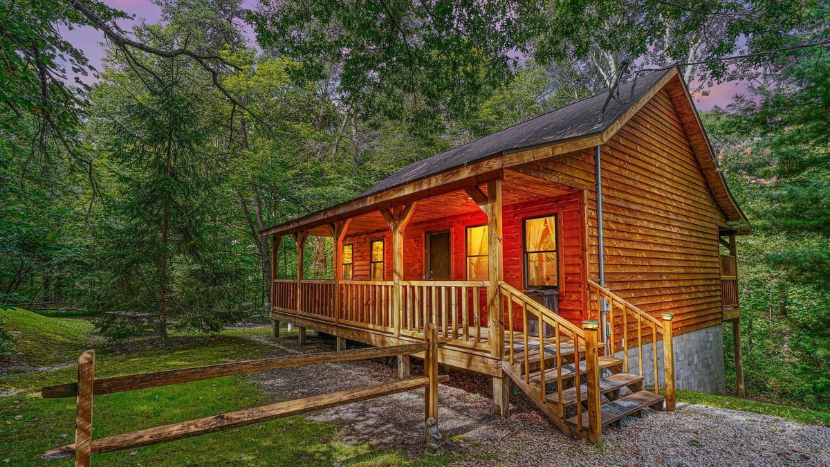 Logan Cabin | Green Heron in Hocking Hills