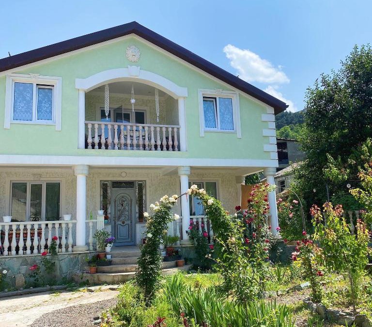 Dilijan Villa | Green House