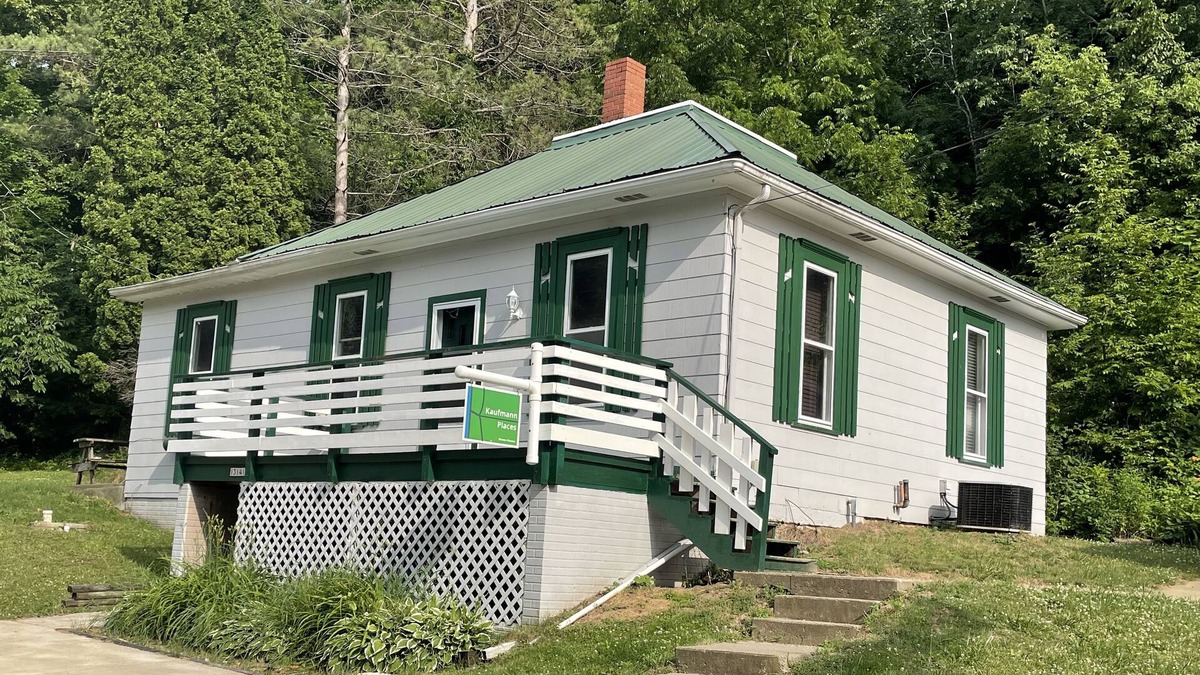 Glen Haven House | Green House of Glen Haven