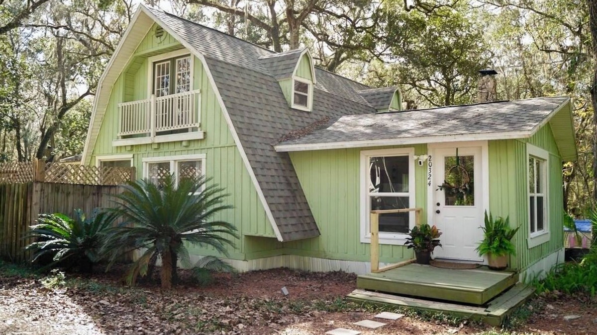 Brooksville Cottage | Green House Under the Oaks Near Weeki Wachee Springs & Cabot Farms Golf Course
