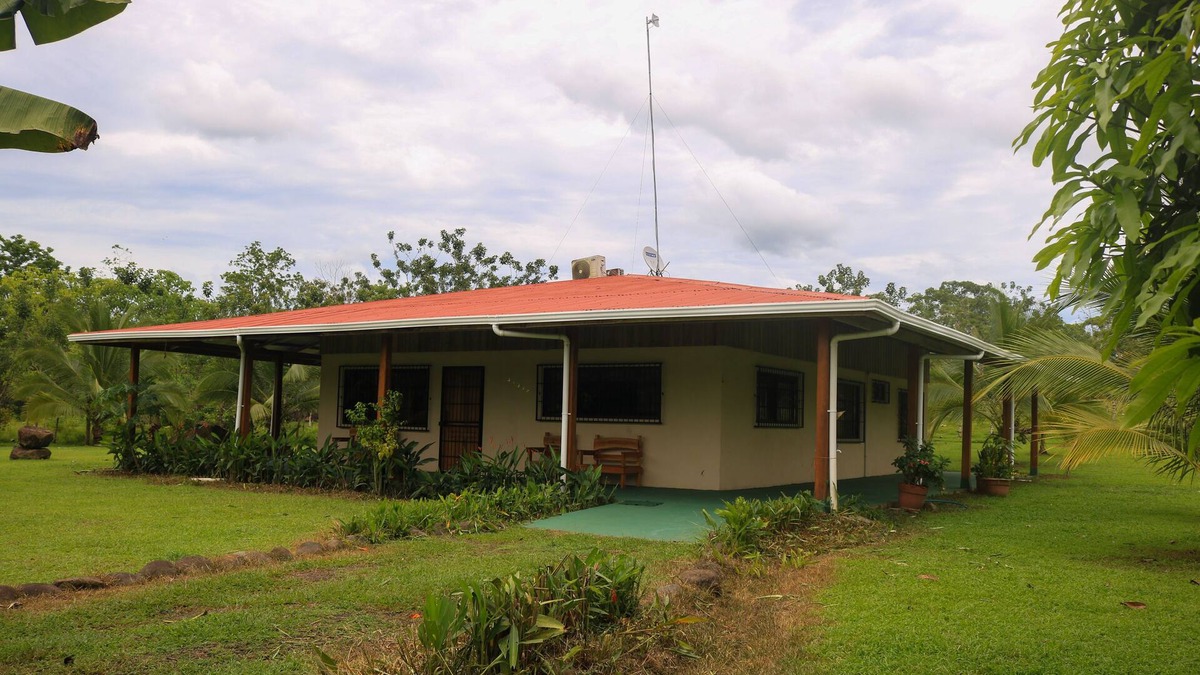 Canton Guatuso House | Green House, Your Family home 5 minutes from Río Celeste.