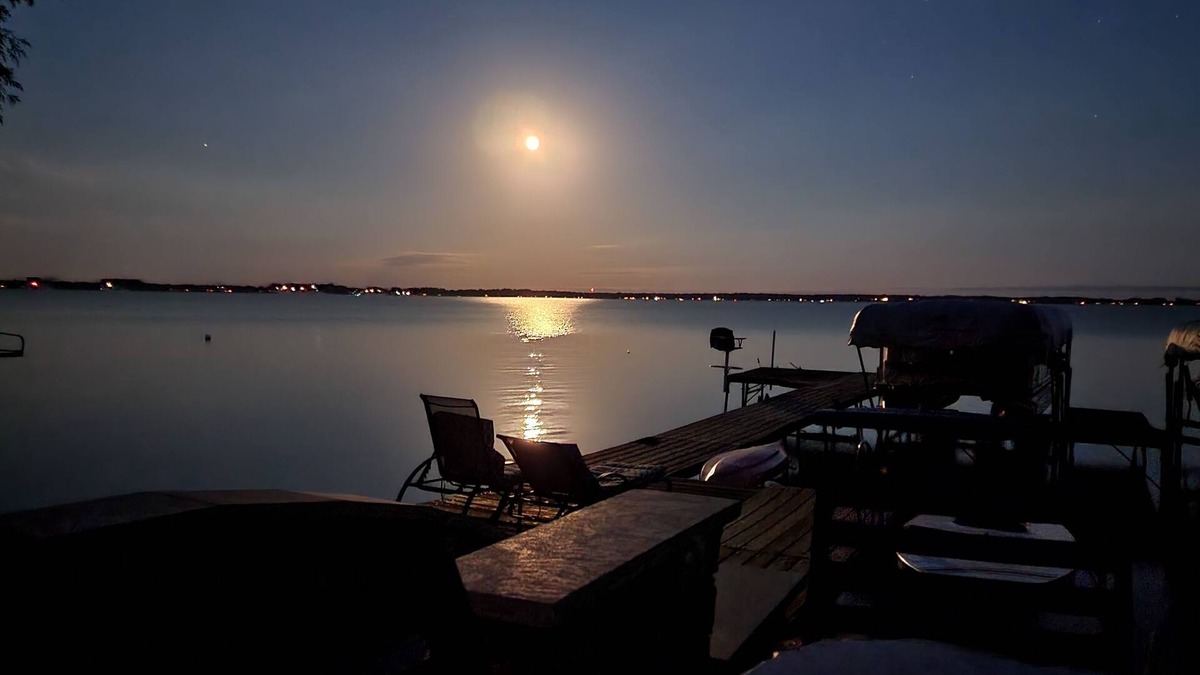 Spicer Cottage | Green Lake home with a shallow sandy beach on the north shore.