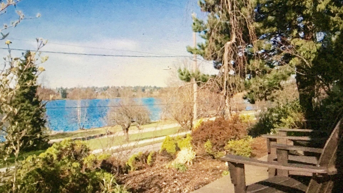 Green Lake Apartment | Green Lake VIEW 2 Bed 1 Bath Modern Apt, Fam Friendly, Cook's Kitchen, Laundry +