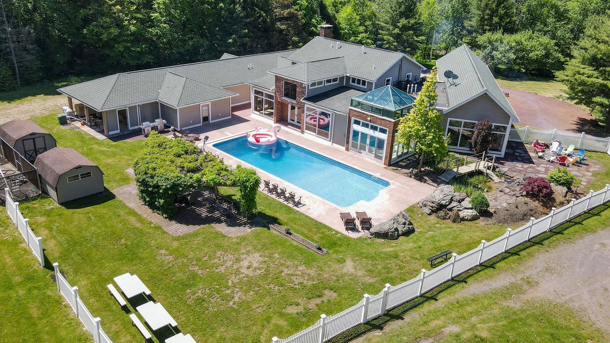 Blakeslee Villa | Green Majesty: Luxe Getaway