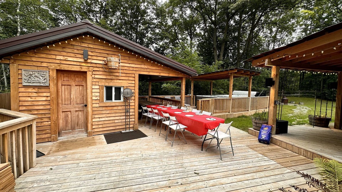 King Cabin | Green Oaks Lodge in King