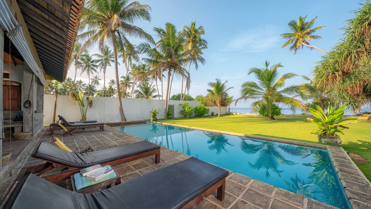 Hikkaduwa Villa | Green Parrot Beach Villa, Right On The Beach. With Private Swimming Pool