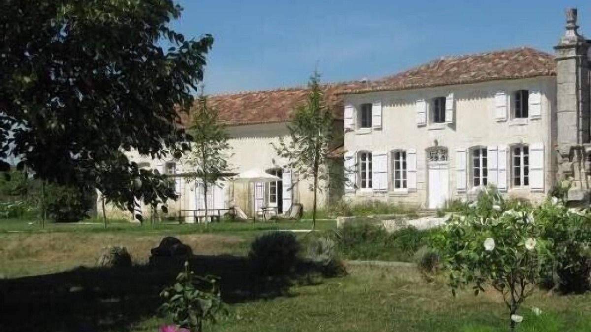 Champagne-et-Fontaine Cottage | Green Perigord, house, historical monument, 6 rooms, heated pool, tennis court