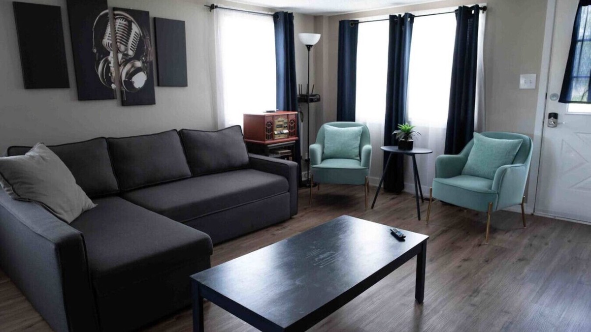 Massillon Apartment | Green Room Apartment - No Cleaning Fees