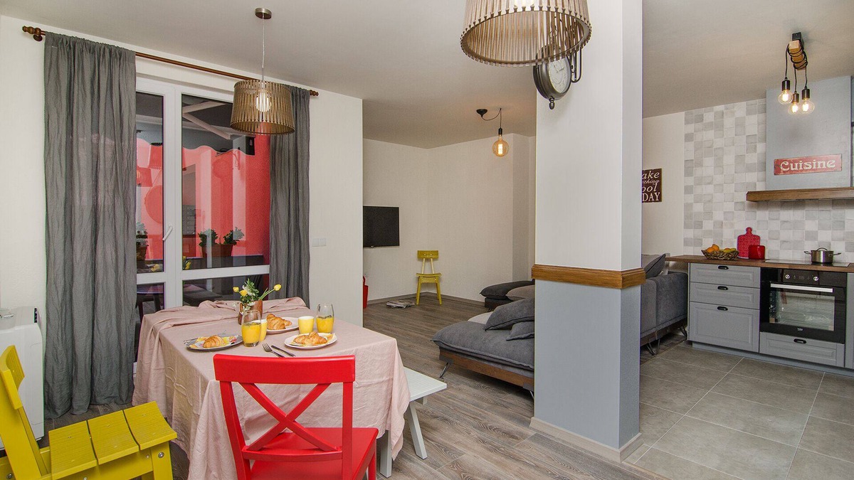 Saints Constantine and Helena Apartment | Green space in the city-Akvarel 3