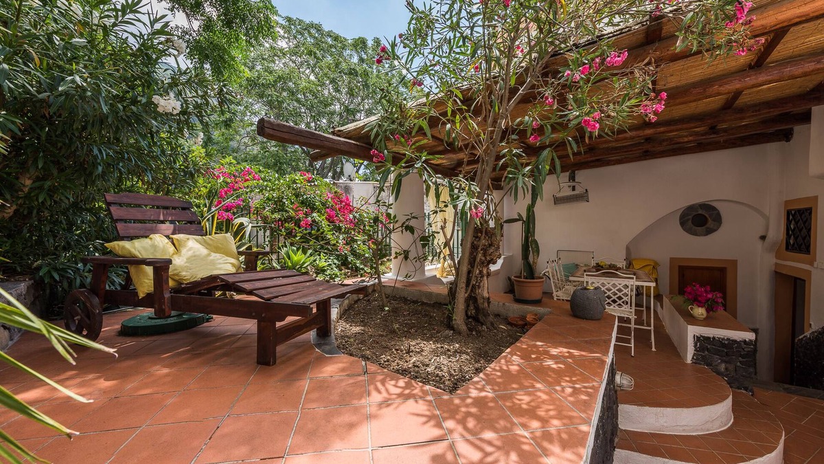 Leni Apartment | Green studio apartment in Salina Aeolian Islands 900 meters from the sea CIR:19083037C100309