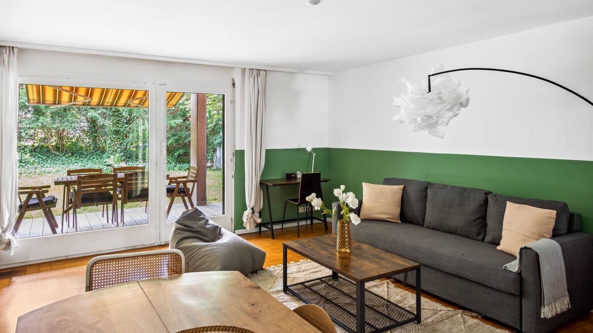 Hirslanden Apartment | Green Terrace: Spacious Apartment