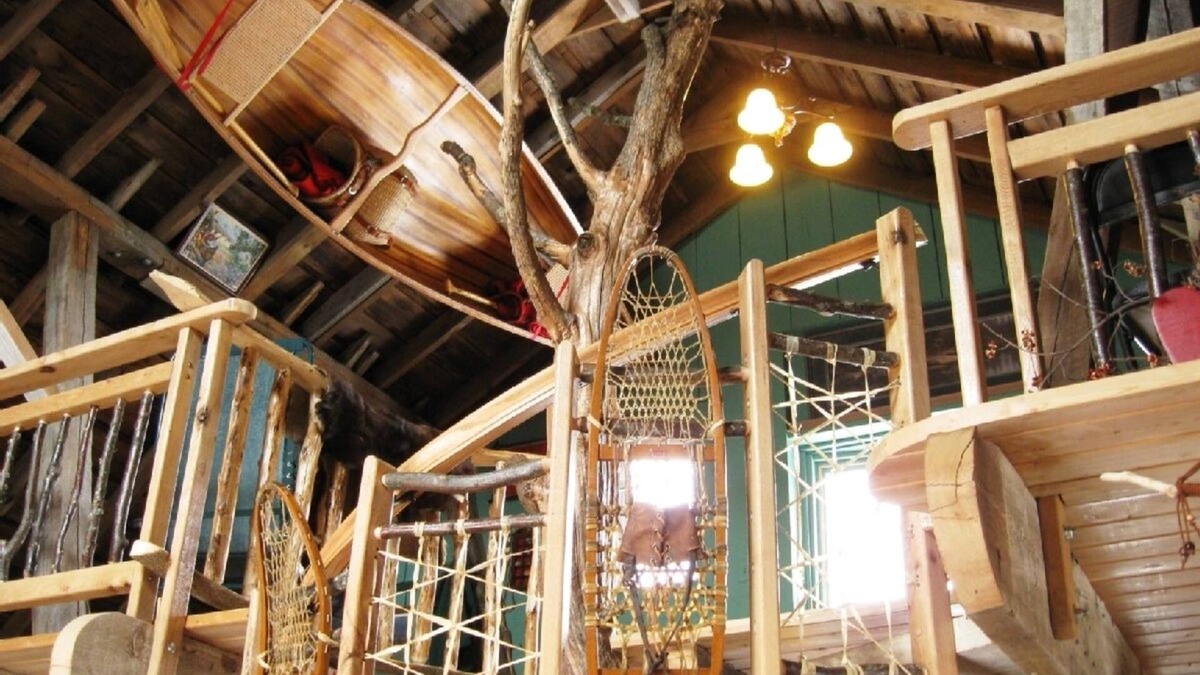 Amherst Cottage | Green, unique, comfortable, open loft cabin