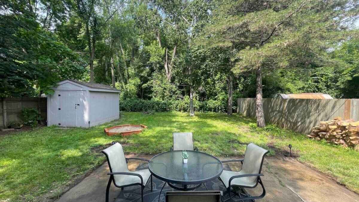 Commerce Township House | Greenlawn Clean/Cozy Ranch Home in Commerce