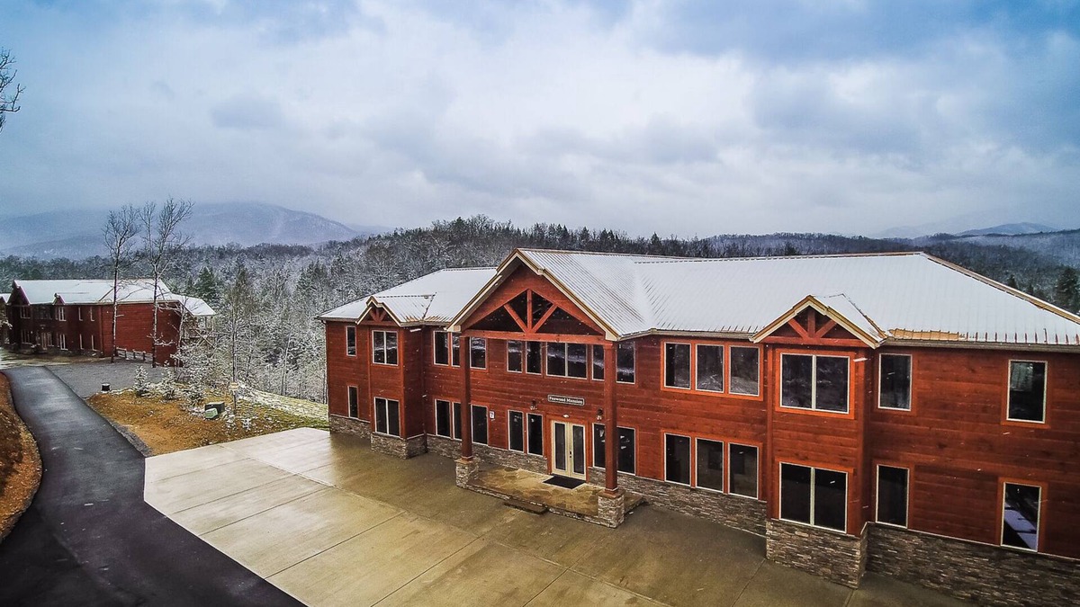 Pittman Center Cabin | Greenbrier Estate:Luxury, Theaters & Mesmerizing Views