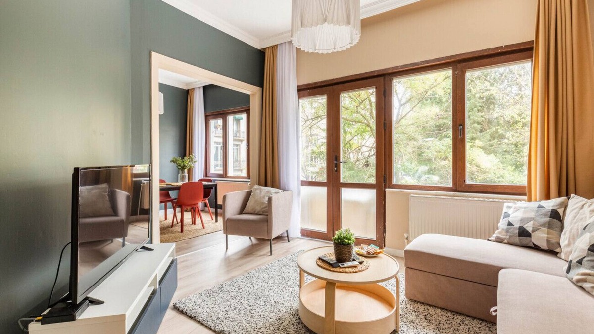 Gumussuyu Mahallesi Apartment | Greenery Apartment with Balcony Near Taksim