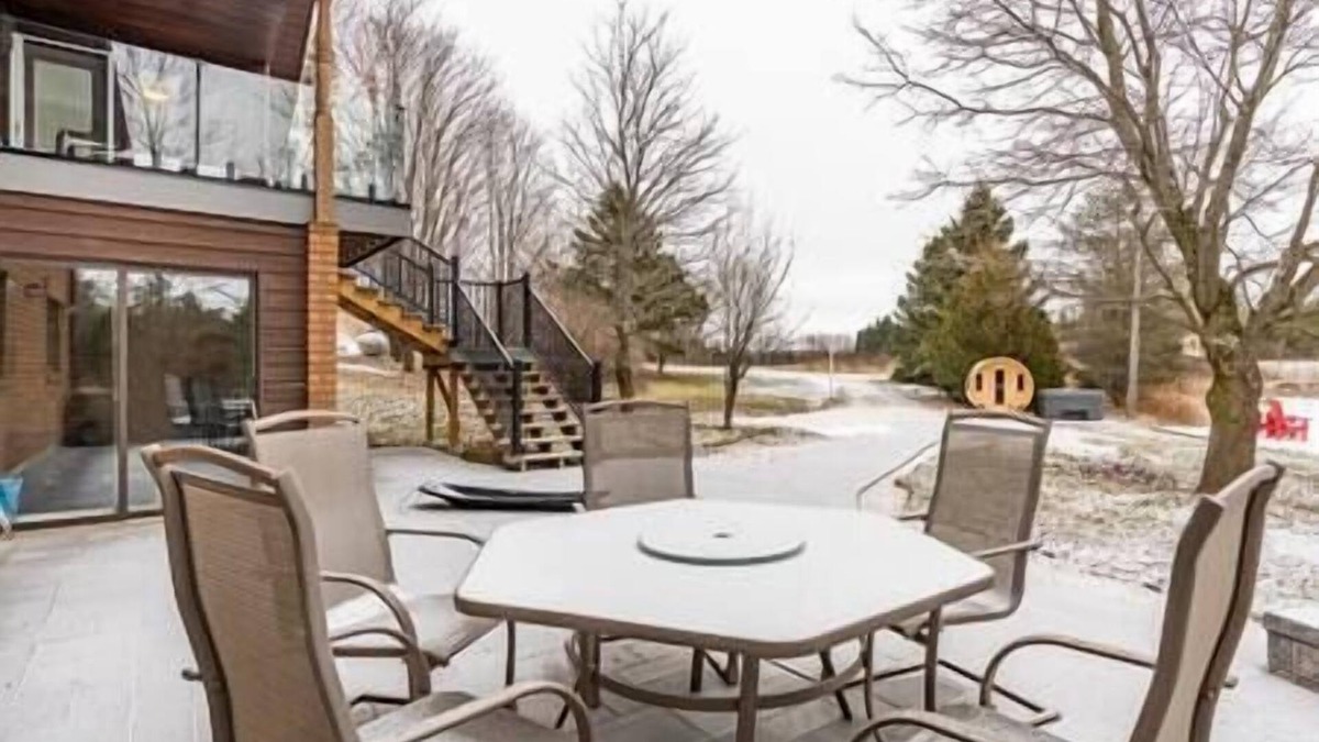 Flesherton House | Greenery Lane - w/private pond, hot tub & sauna!