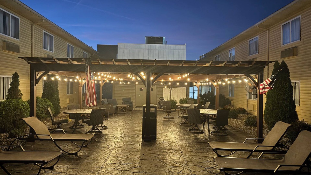 Elizabethtown Hotel | Greenfield Inn and Suites Elizabethtown, KY I65 Exit 94
